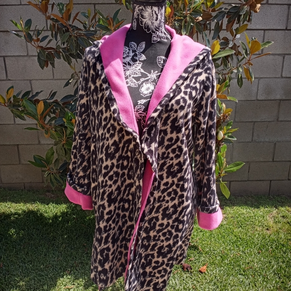 Betsey Johnson Leopard Robe - Picture 3 of 6